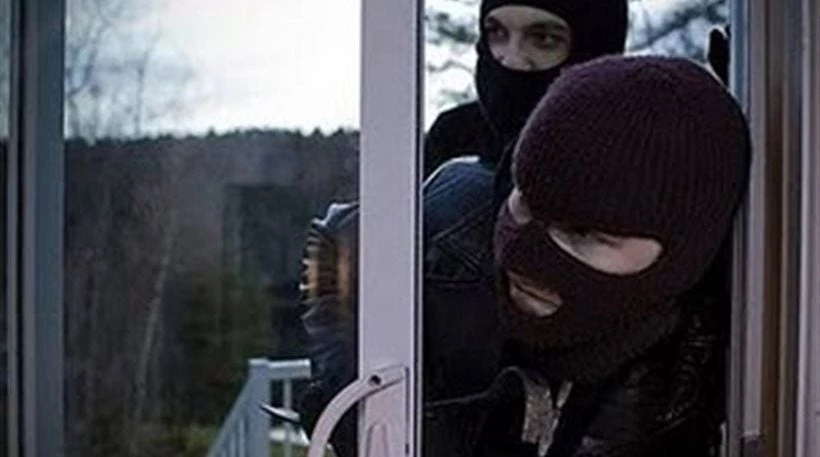 Σοκ στο Παλαιό Φάληρο: Κουκουλοφόροι βασάνισαν 55χρονο για να τον ληστέψουν